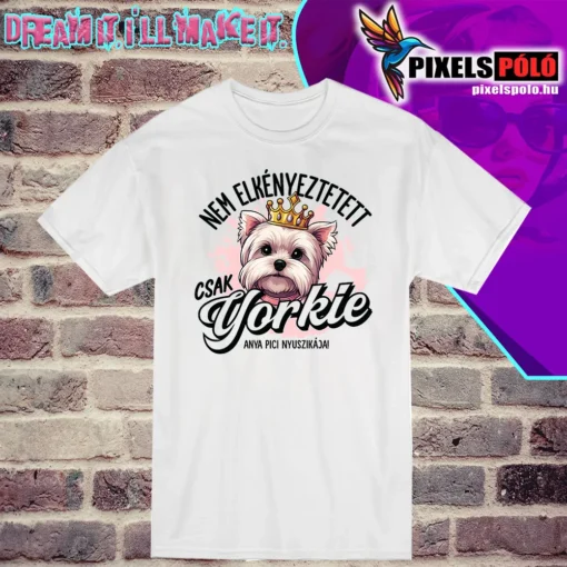 Koronás Yorkshire terrier grafika „Nem elkényeztetett, csak Yorkie” felirattal