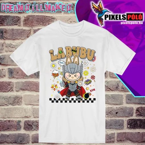 Labubu Thor póló – Labubu Thor jelmezben kalapáccsal