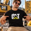 Férfi modell fekete CAT vicces pólóban