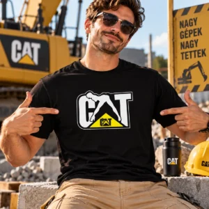 Férfi modell fekete CAT vicces pólóban