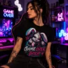 Game Over Bitch gamer póló nyuszis kontroller grafikával