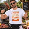 Férfi modell Ha nem ízlik a főztöm pólóban grillezés közben