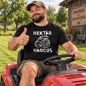 Férfi modell Hektár Harcos traktoros pólóban fűnyírótraktoron