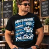 Mindenkinek kell hinnie valamiben feliratú vicces pálinkás pólógrafika