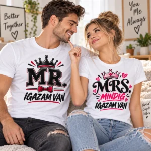 Mosolygó pár fehér MR. Igazam van és MRS. Mindig igazam van feliratú pólókban, koronás fekete-piros grafikával.