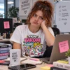 „Nem bírom tovább geci” feliratú vicces unikornis pólógrafika kifáradt szivárványos unikornissal és kiborult kávéval.