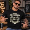 Nem öregszem, szintet lépek vicces születésnapi póló férfi modellen