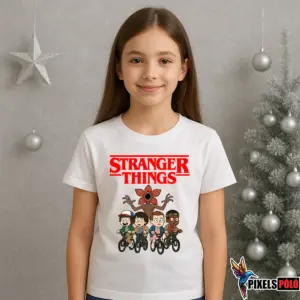 Stranger Things gyermek póló – gyerekek biciklivel menekülnek a Demogorgon elől – izgalmas karácsonyi/gamer póló