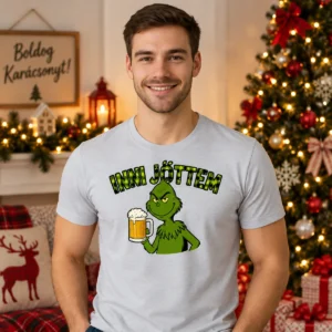 Világosszürke „Inni jöttem” Grinch póló zöld karakterrel és söröskorsó grafikával karácsonyi környezetben