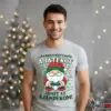 Mosolygó férfi gamer mintás karácsonyi pólóban – Abbahagytam a játékot jöhet az ajándékom felirattal