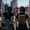 Chaos Rider anime póló motoros japán streetwear hátgrafikával – Pixelspóló